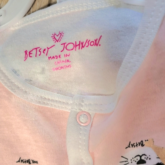 Betsy Johnson set of 2 pink, gray and white footed pajamas Size 6 months - Picture 14 of 16